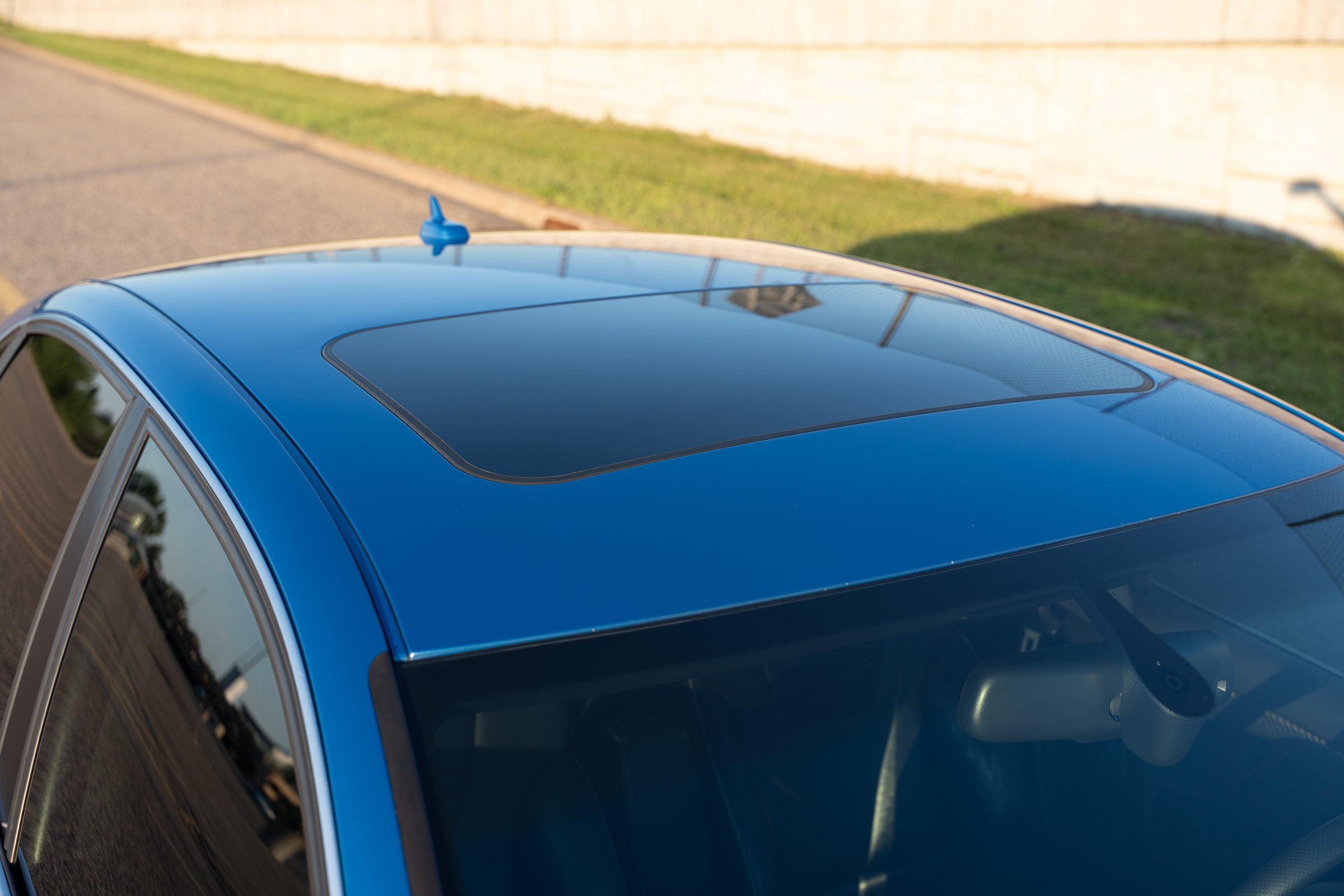 Sunroof and roofline
