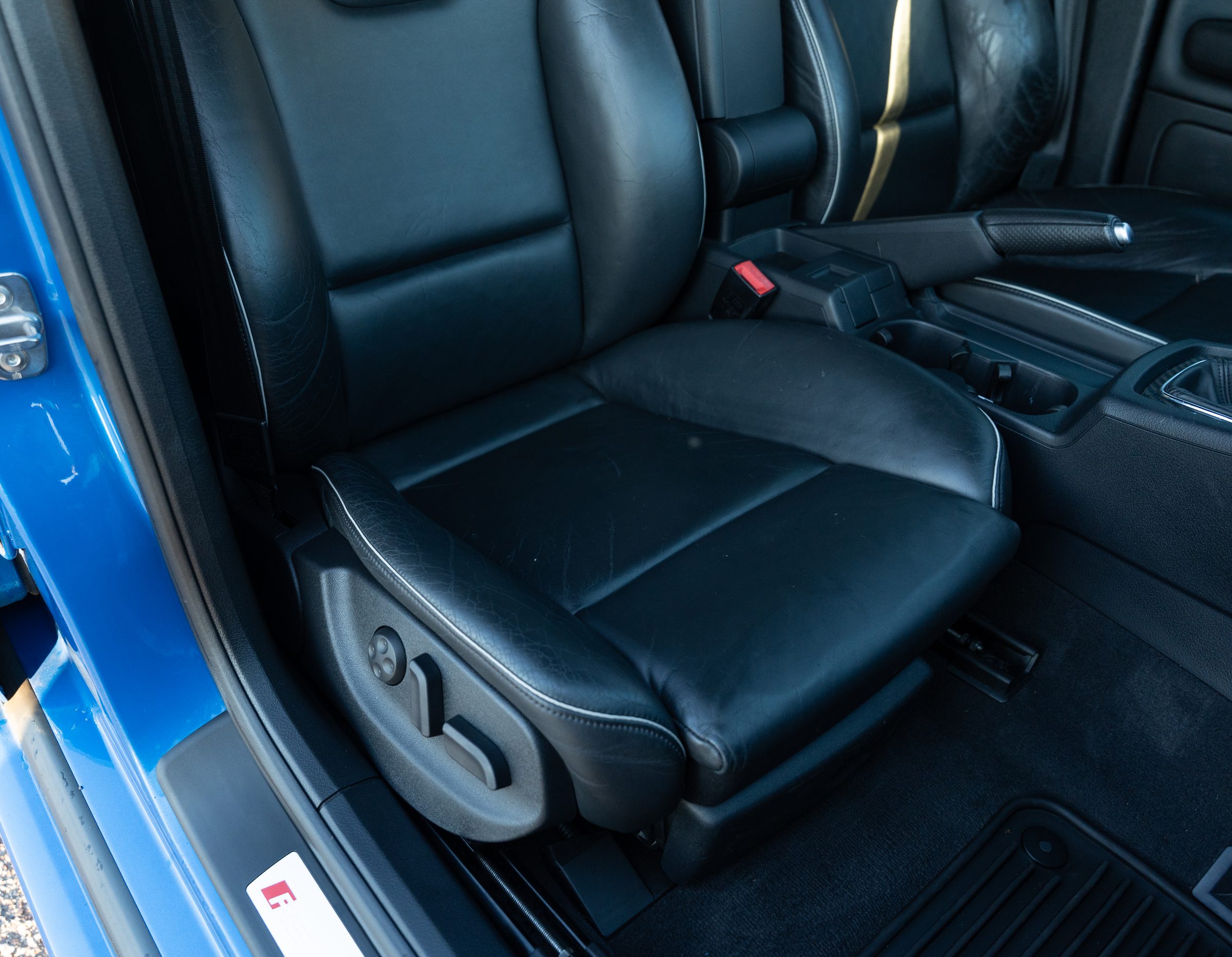 Front seat bolster and center console