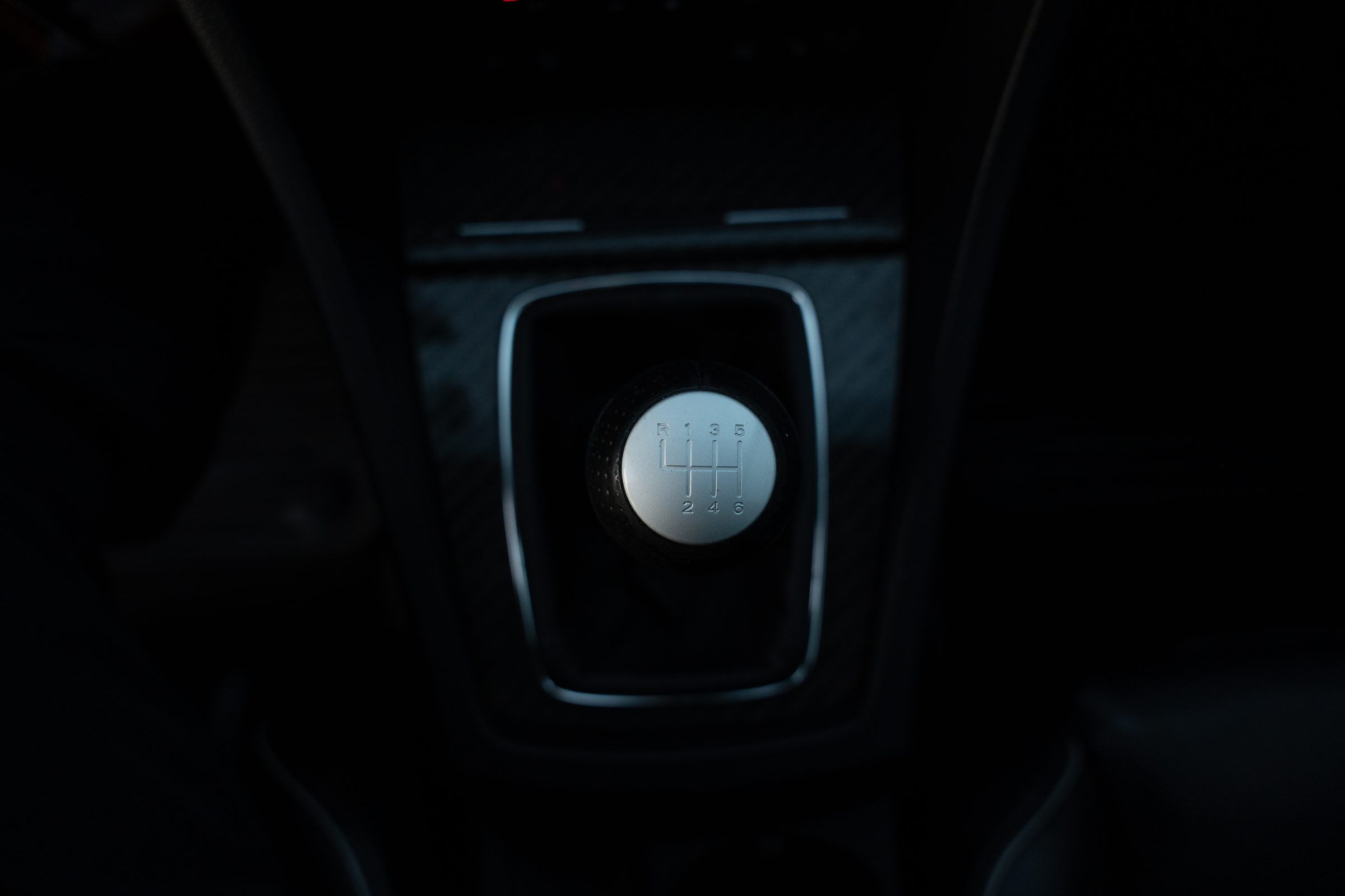 Six-speed shift knob detail